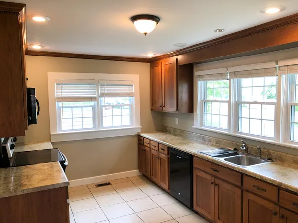 $1,200 | 903 West Market Street, Decherd, TN 37324