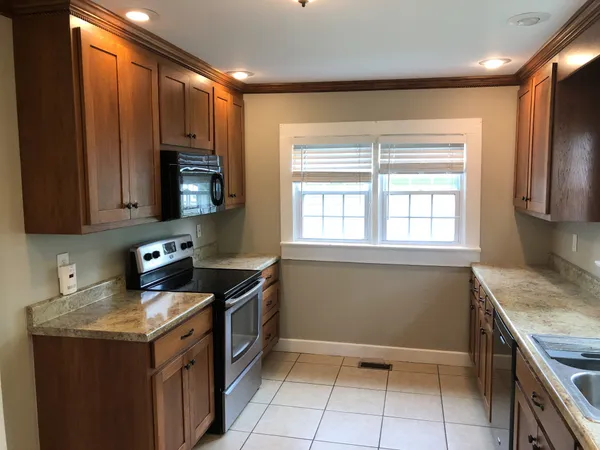 $1,200 | 903 West Market Street, Decherd, TN 37324