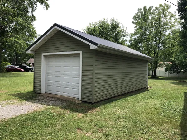 $1,200 | 903 West Market Street, Decherd, TN 37324