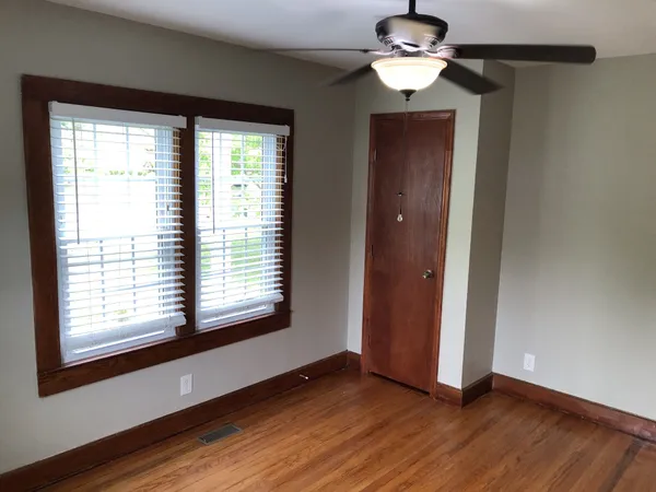 $1,200 | 903 West Market Street, Decherd, TN 37324