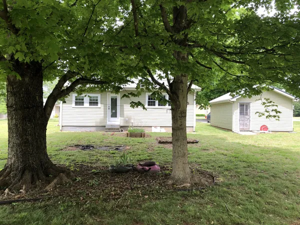 $1,200 | 903 West Market Street, Decherd, TN 37324