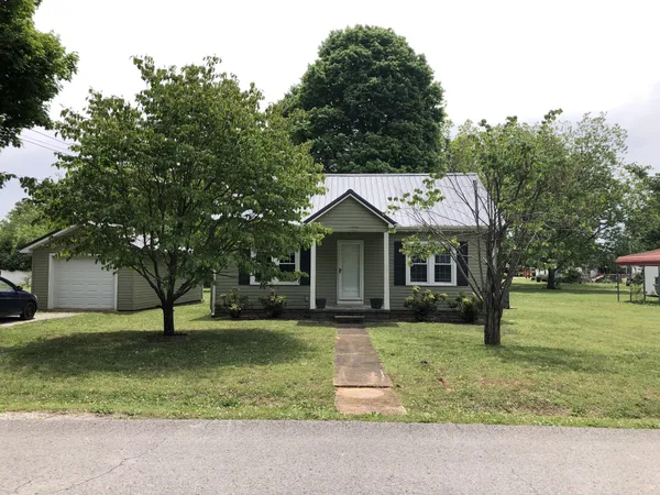 $1,200 | 903 West Market Street, Decherd, TN 37324