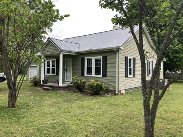$1,200 | 903 West Market Street, Decherd, TN 37324