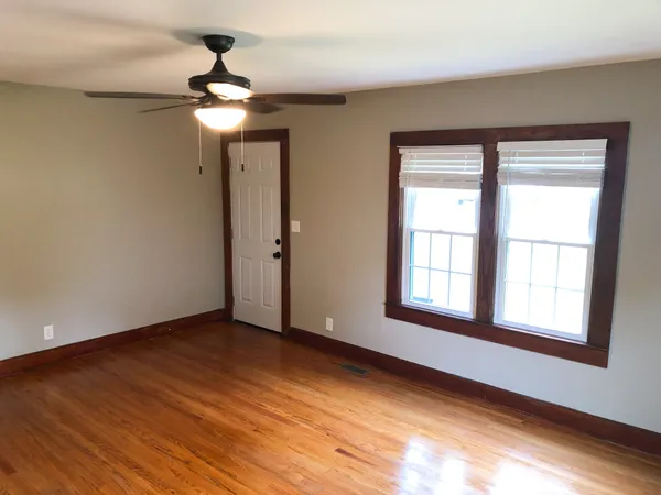 $1,200 | 903 West Market Street, Decherd, TN 37324