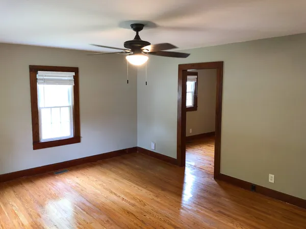 $1,200 | 903 West Market Street, Decherd, TN 37324