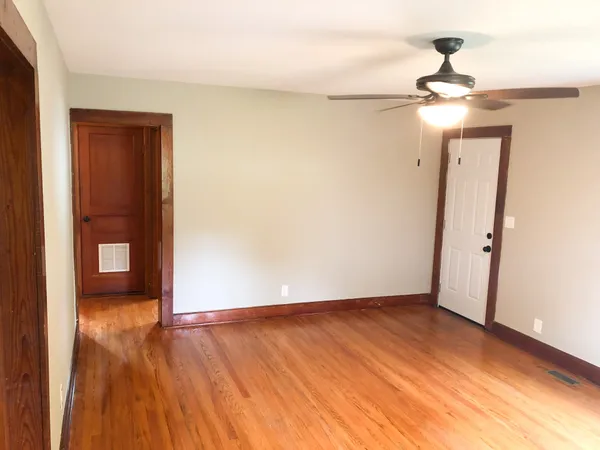 $1,200 | 903 West Market Street, Decherd, TN 37324