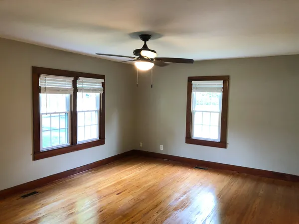 $1,200 | 903 West Market Street, Decherd, TN 37324