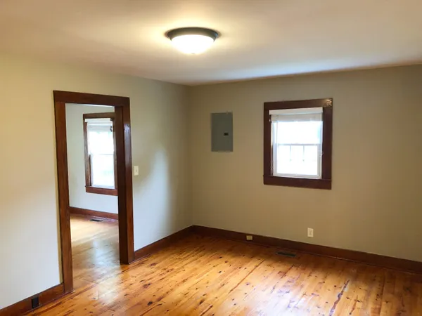 $1,200 | 903 West Market Street, Decherd, TN 37324