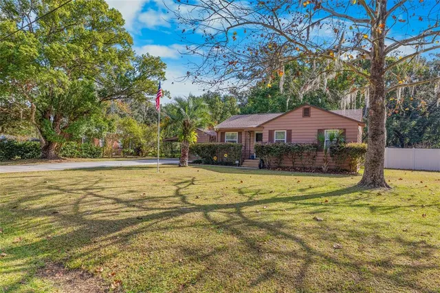a view of a house with a yard