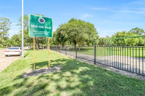 $525,000 | 1655 Imperial Crown Drive, Houston, TX 77043