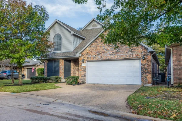 $3,400 | 1301 Essex Green, College Station, TX 77845