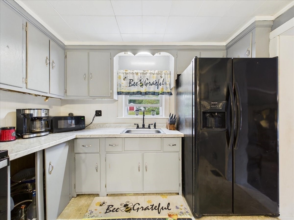 9 Ash Road Halifax, MA 02338 - Photo 14 of 35