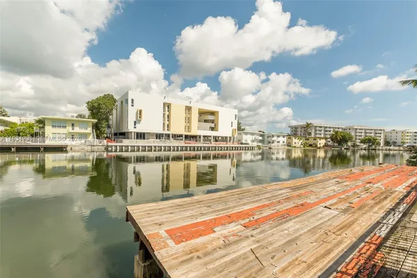$2,650 | 1275 Marseille Drive, Unit 35, Miami Beach, FL 33141