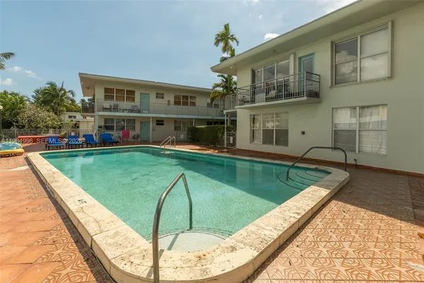 $2,650 | 1275 Marseille Drive, Unit 35, Miami Beach, FL 33141