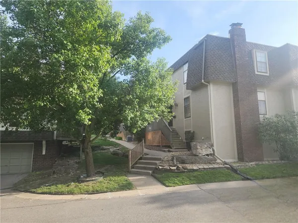 $207,000 | 111 West Bannister Road, Unit 2, Kansas City, MO 64114