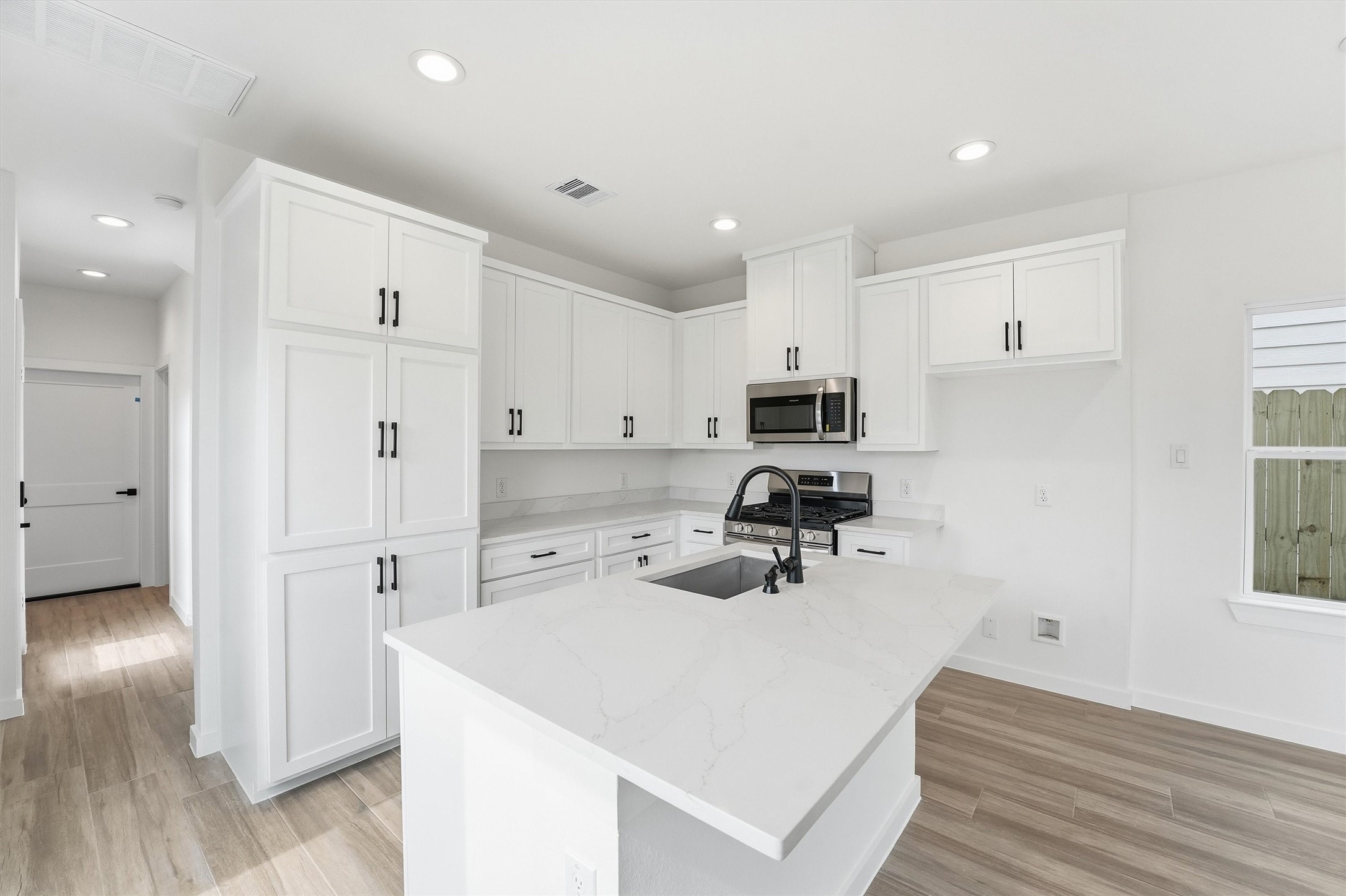 524 North 4th Street La Porte, TX 77571 - Photo 9 of 25