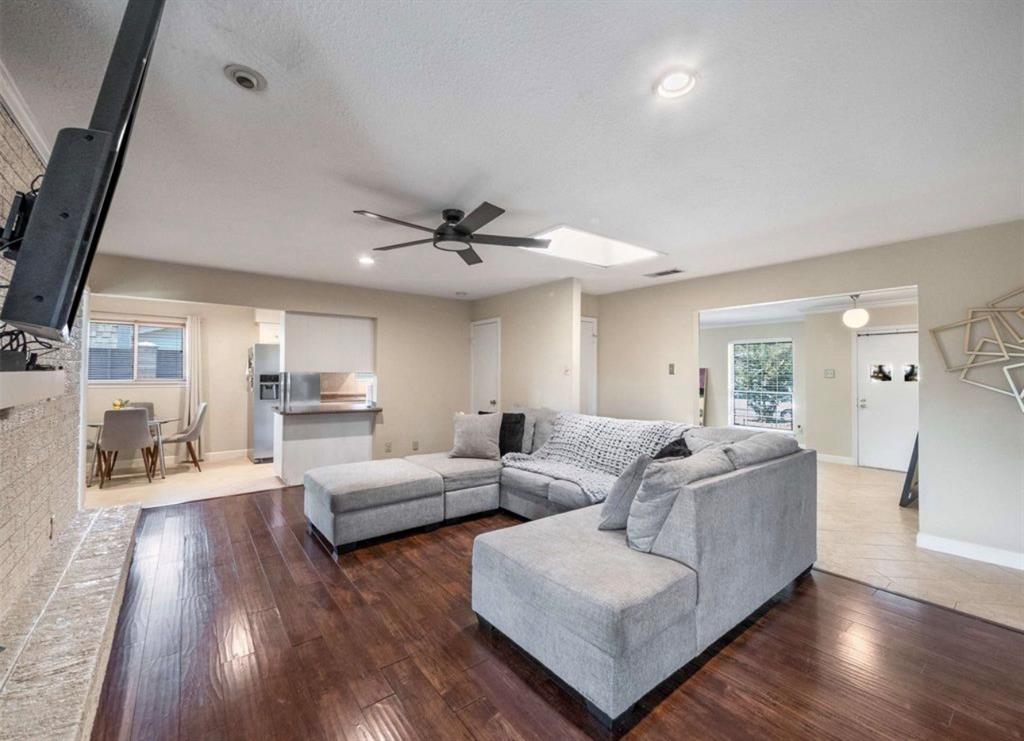 3750 Ridgeoak Way Farmers Branch, TX 75244 - Photo 3 of 26