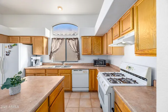 $2,190 | 3408 East Rockwood Drive, Phoenix, AZ 85050