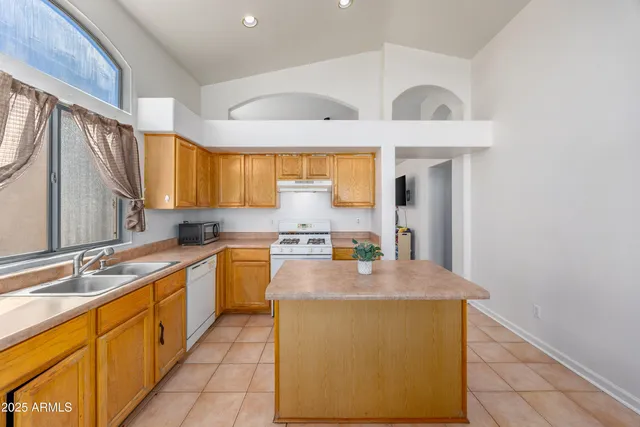 $2,190 | 3408 East Rockwood Drive, Phoenix, AZ 85050