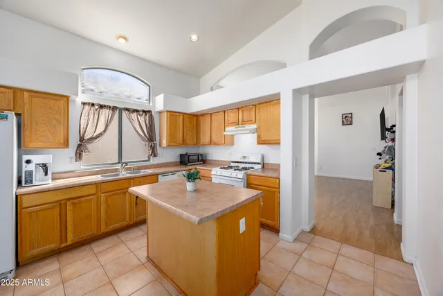 $2,190 | 3408 East Rockwood Drive, Phoenix, AZ 85050