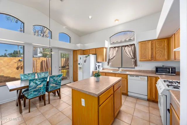 $2,190 | 3408 East Rockwood Drive, Phoenix, AZ 85050