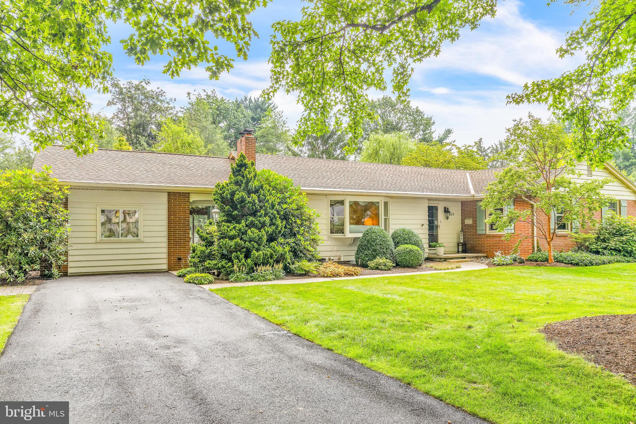629 South Spruce Street Lititz, PA 17543 - Photo 2 of 30