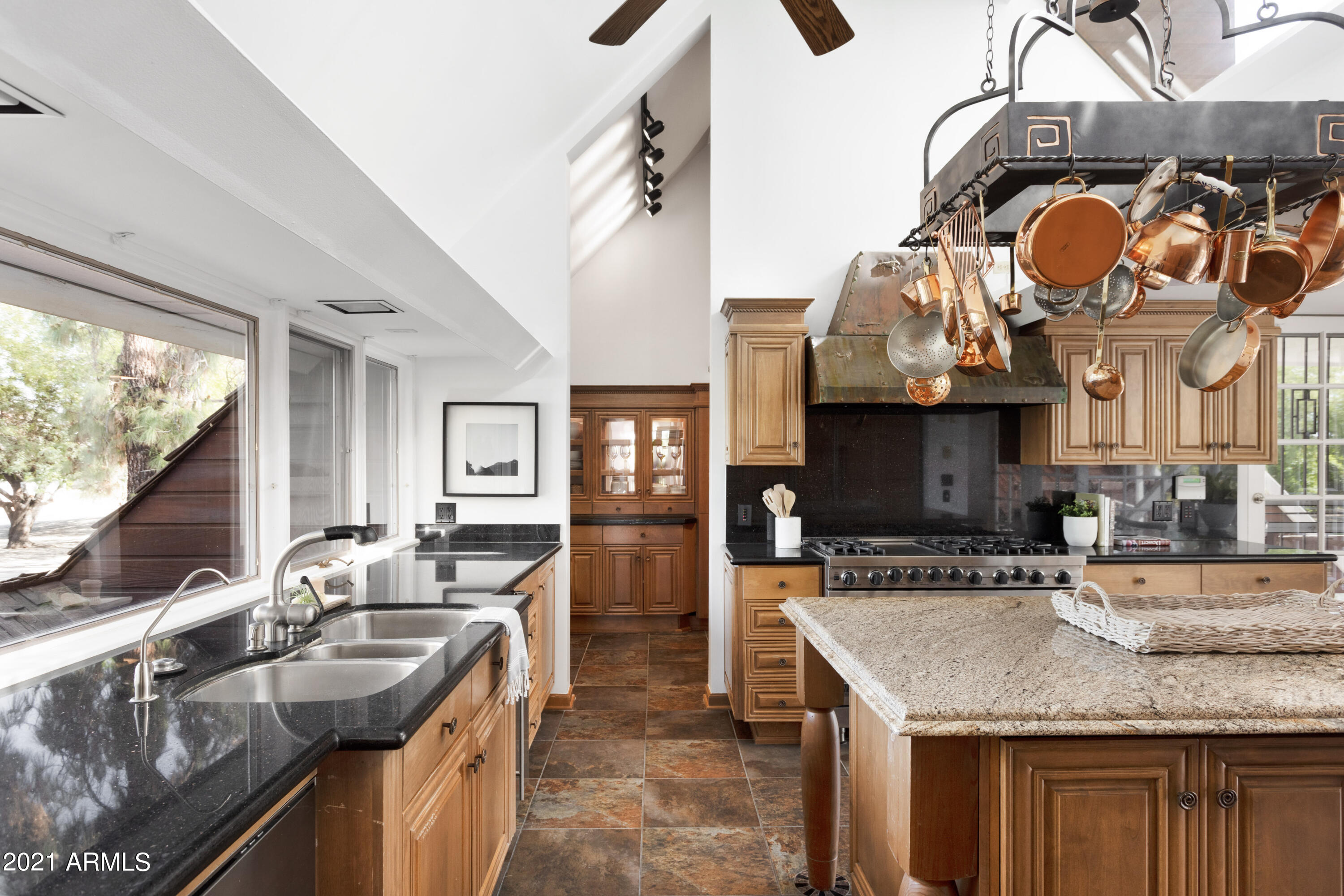 2550 N Ridge Mesa, AZ 85203 - Photo 17 of 53 Kitchen