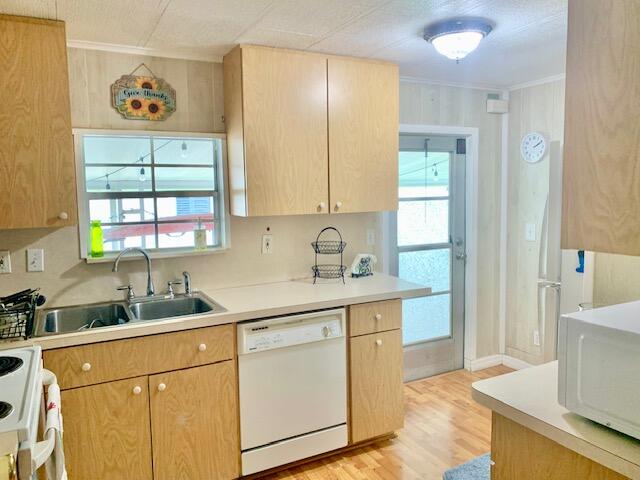 505 North Ruby Avenue Key Largo, FL 33037 - Photo 3 of 52 KITCHEN WITH SIDE ENTRANCE TO HOME