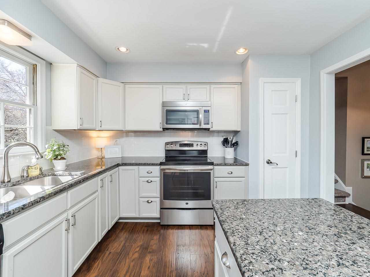 2002 Port Royal Road Raleigh, NC 27609 - Photo 3 of 23 Kitchen