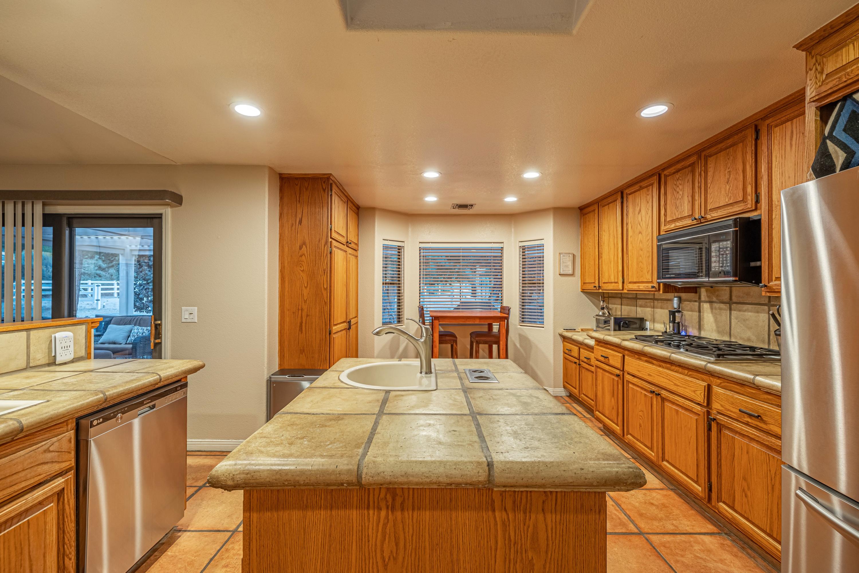 2470 Trails End Road Acton, CA 93510 - Photo 19 of 59 JMY_0928-HDR