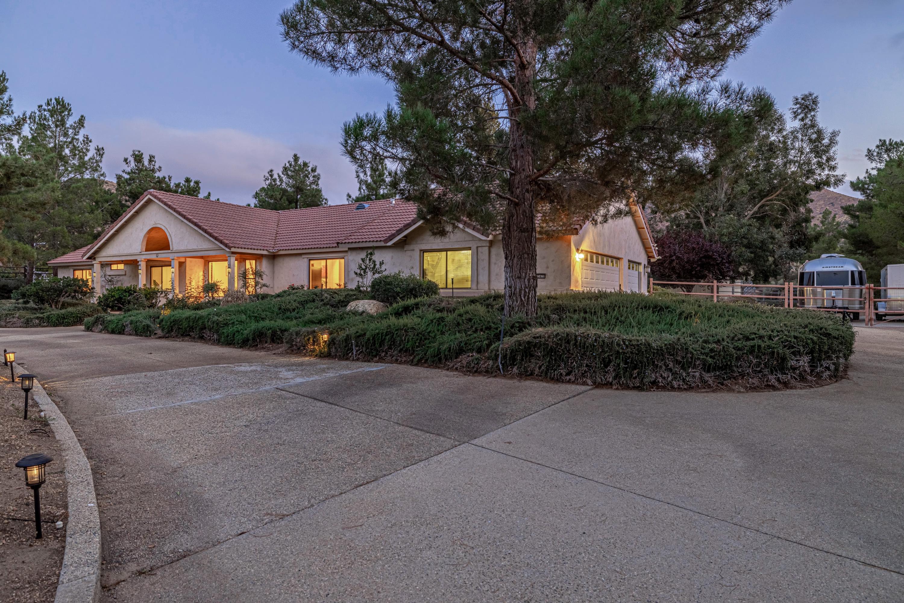 2470 Trails End Road Acton, CA 93510 - Photo 10 of 59 JMY_0997-HDR