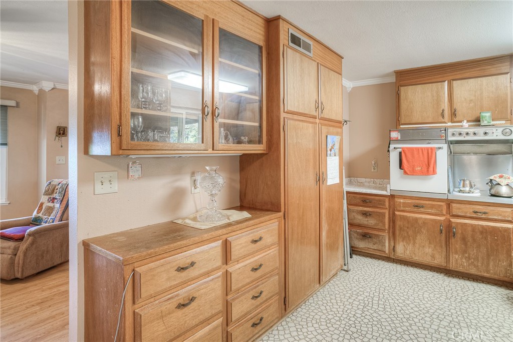 1361 Mt Ida Road Oroville, CA 95966 - Photo 6 of 44 Lots of Cabinets