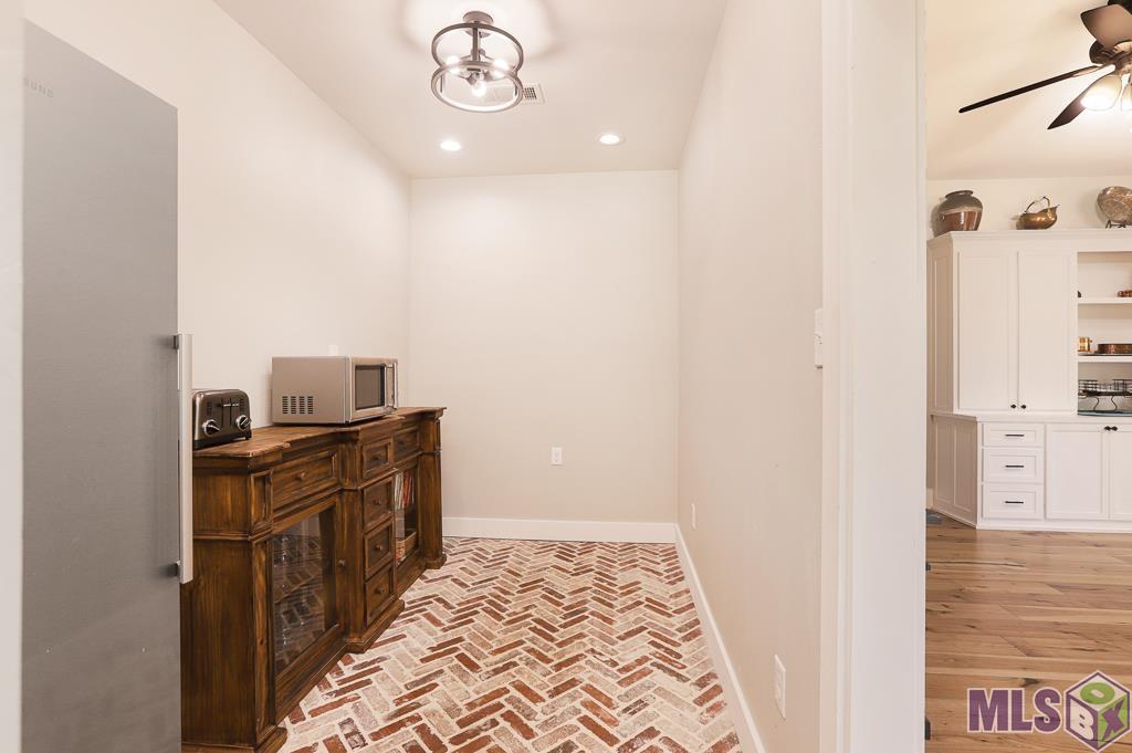 1030 Pompey Drive Baton Rouge, LA 70816 - Photo 14 of 34 Storage room off of kitchen
