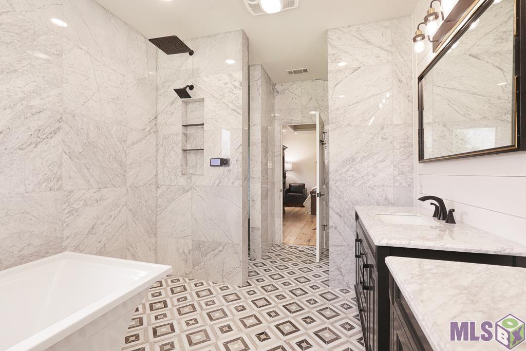 1030 Pompey Drive Baton Rouge, LA 70816 - Photo 17 of 34 Primary Bathroom