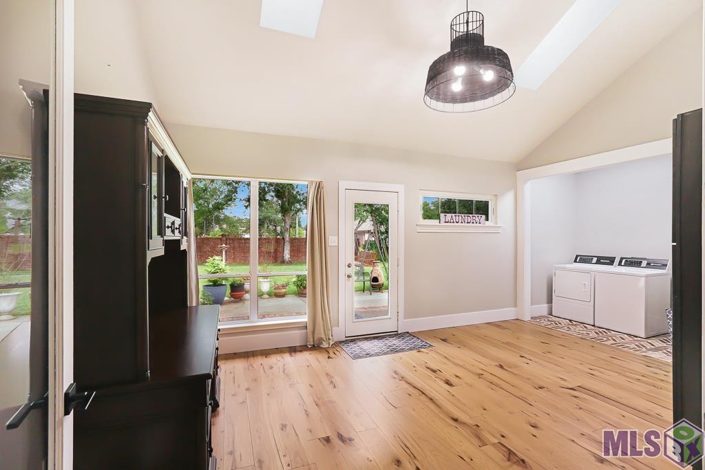 1030 Pompey Drive Baton Rouge, LA 70816 - Photo 20 of 34 Laundry room/sunroom