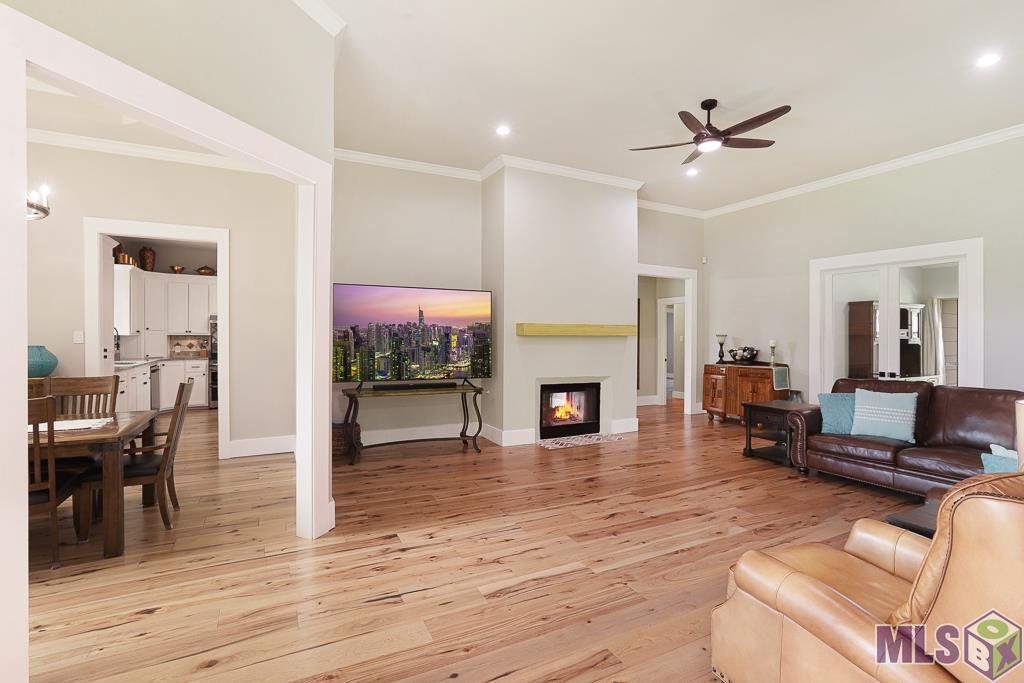1030 Pompey Drive Baton Rouge, LA 70816 - Photo 2 of 34 Living room