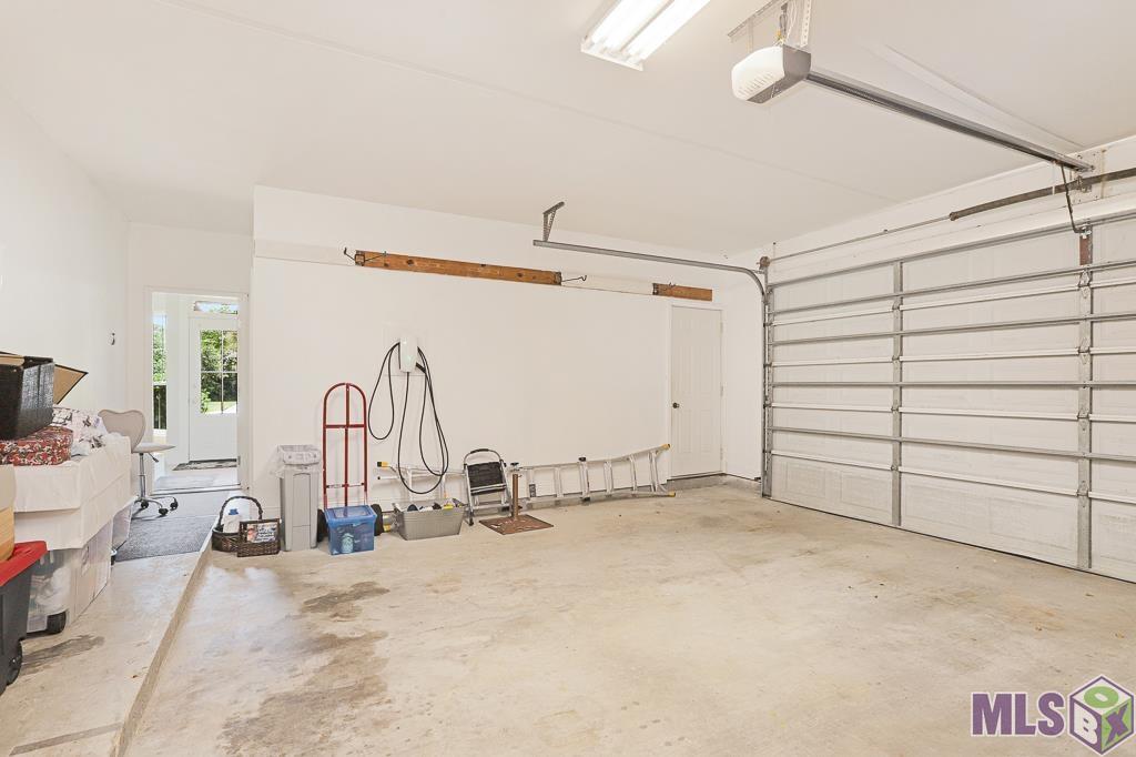 1030 Pompey Drive Baton Rouge, LA 70816 - Photo 24 of 34 Garage