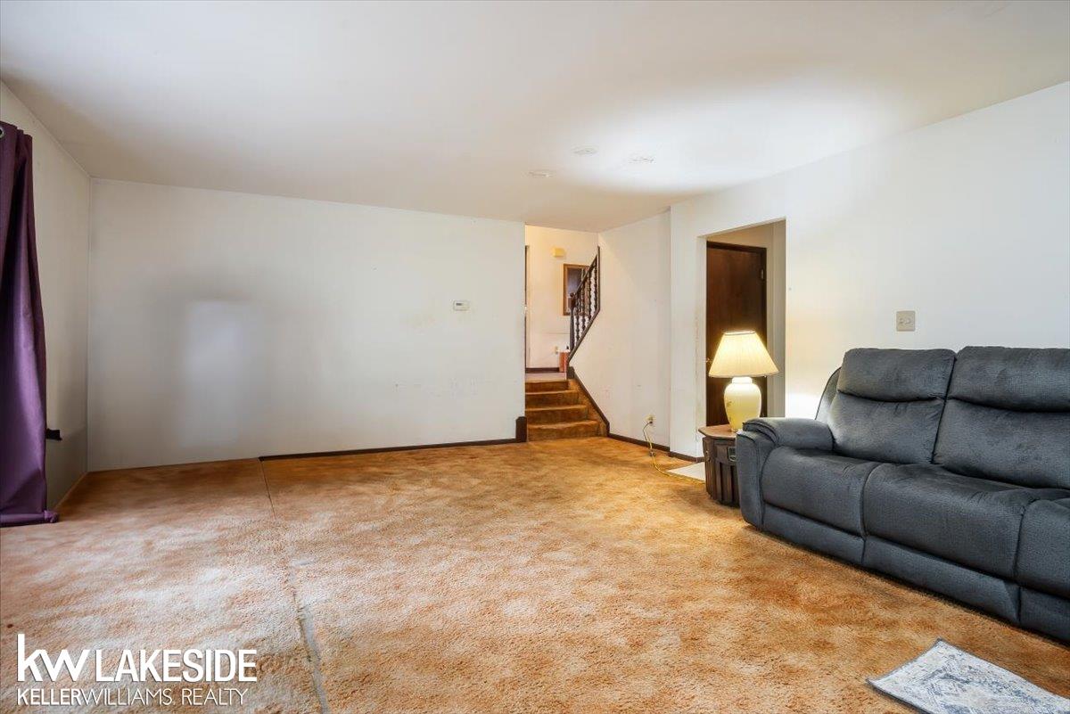9047 Farmington Road Livonia, MI 48150 - Photo 8 of 54 50157253-ab9821cf-87ba-46ef-9c80-d2298ef79ea9.JPG