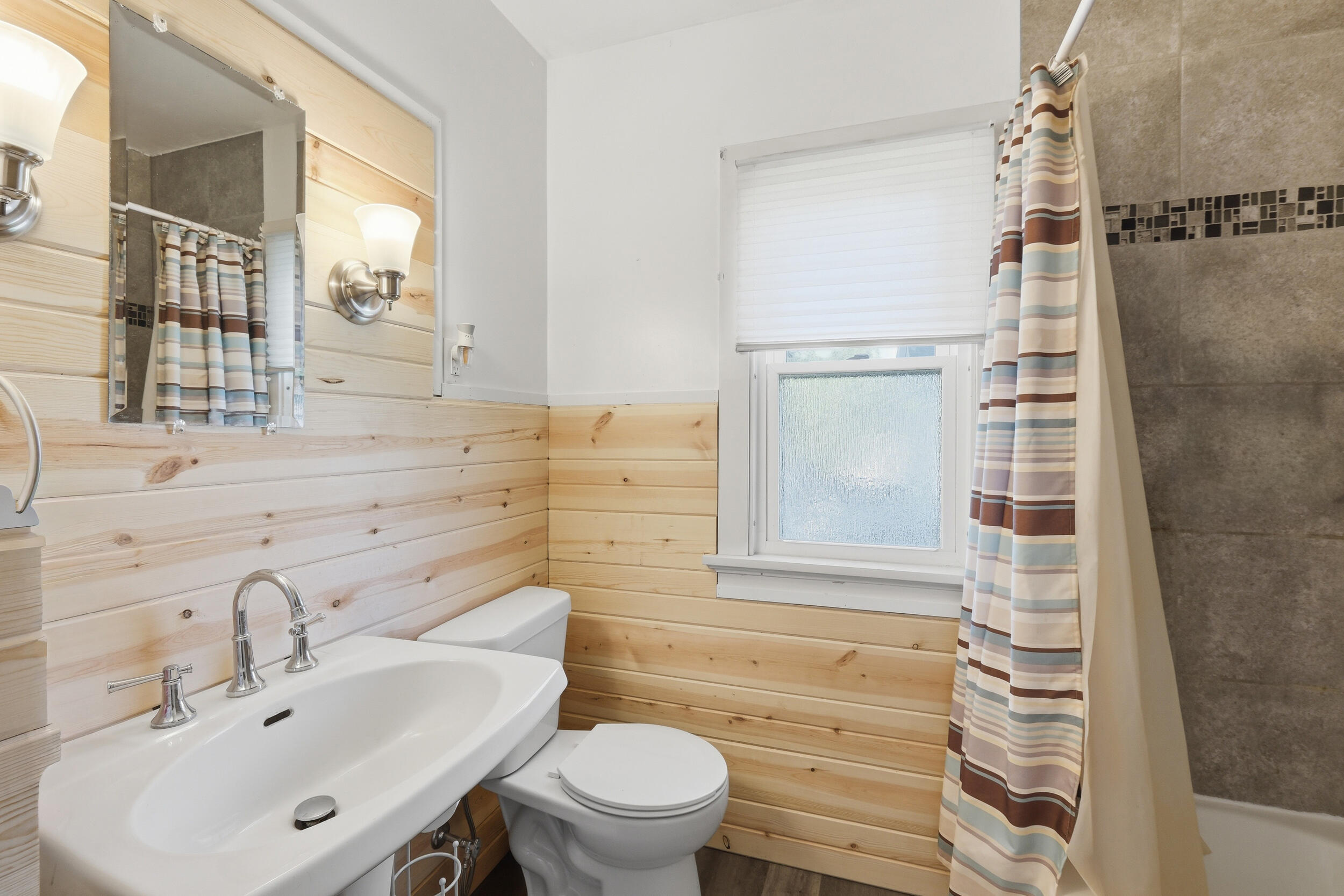 418 East Racine Street Jefferson, WI 53549 - Photo 20 of 34 Full Bath