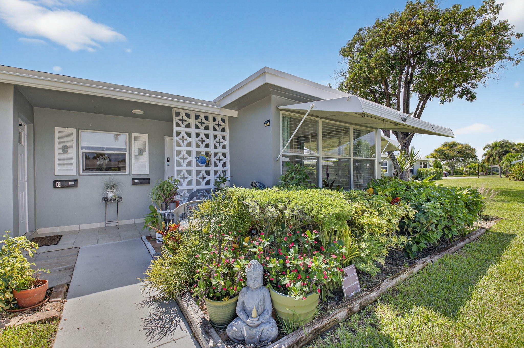 762 High Point Boulevard North, Unit D Delray Beach, FL 33445 - Photo 5 of 32 a house with a yard