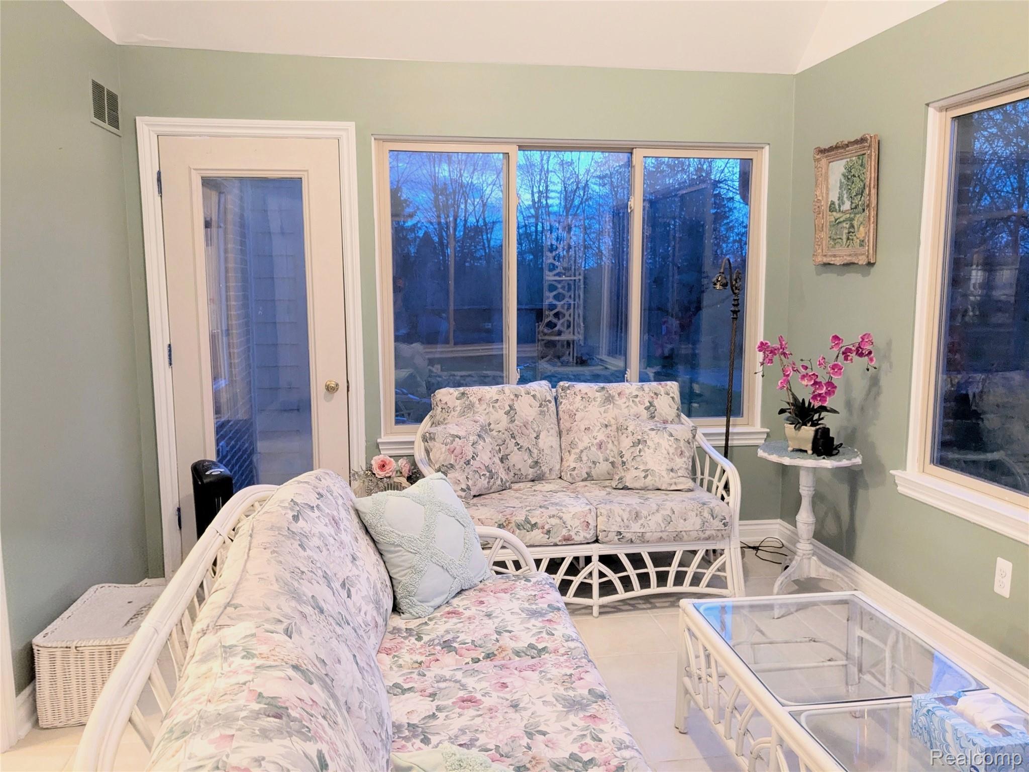 23233 30 Mile Road Ray, MI 48096 - Photo 30 of 73 Sunroom
