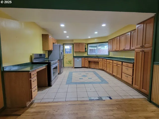 $484,000 | 2910 Southeast Hillyard Road, Gresham, OR 97080