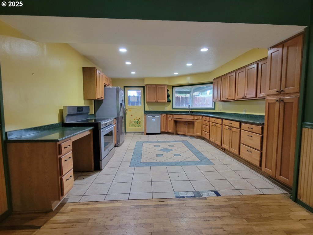 2910 Southeast Hillyard Road Gresham, OR 97080 - Photo 14 of 34