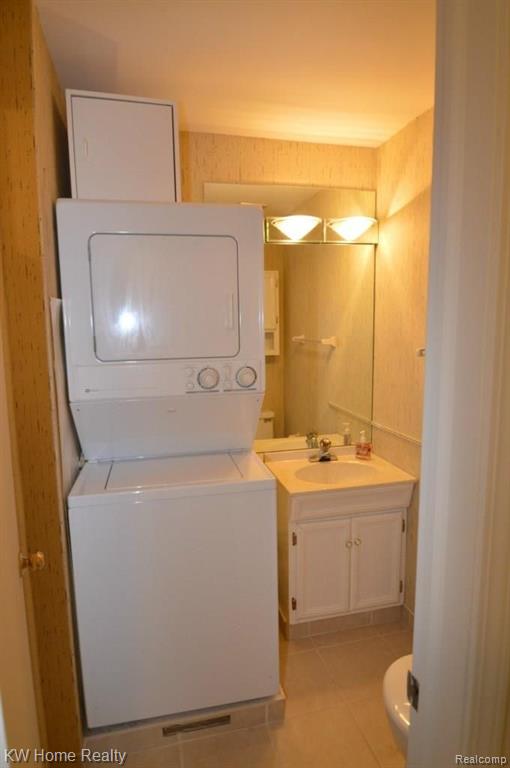 29656 Middlebelt Road, Unit 2402 Farmington Hills, MI 48334 - Photo 26 of 36