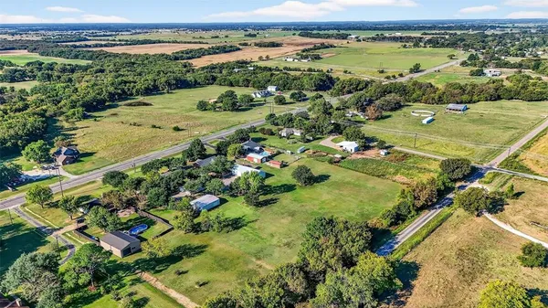 a view of a tennis court