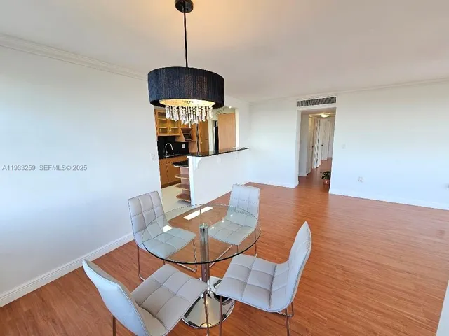 $2,400 | 1300 Northeast Miami Gardens Drive, Unit 706E, Miami, FL 33179