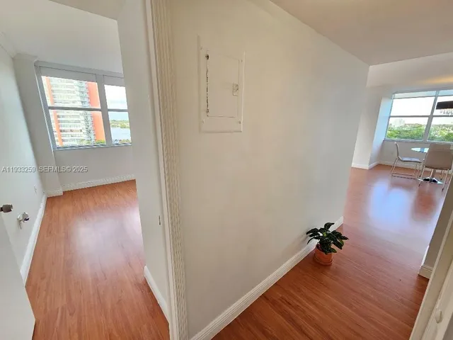 $2,400 | 1300 Northeast Miami Gardens Drive, Unit 706E, Miami, FL 33179