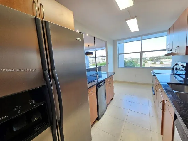 $2,400 | 1300 Northeast Miami Gardens Drive, Unit 706E, Miami, FL 33179