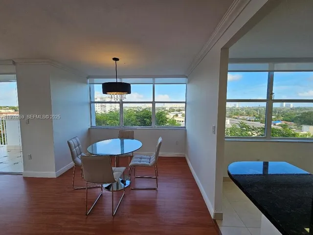 $2,400 | 1300 Northeast Miami Gardens Drive, Unit 706E, Miami, FL 33179