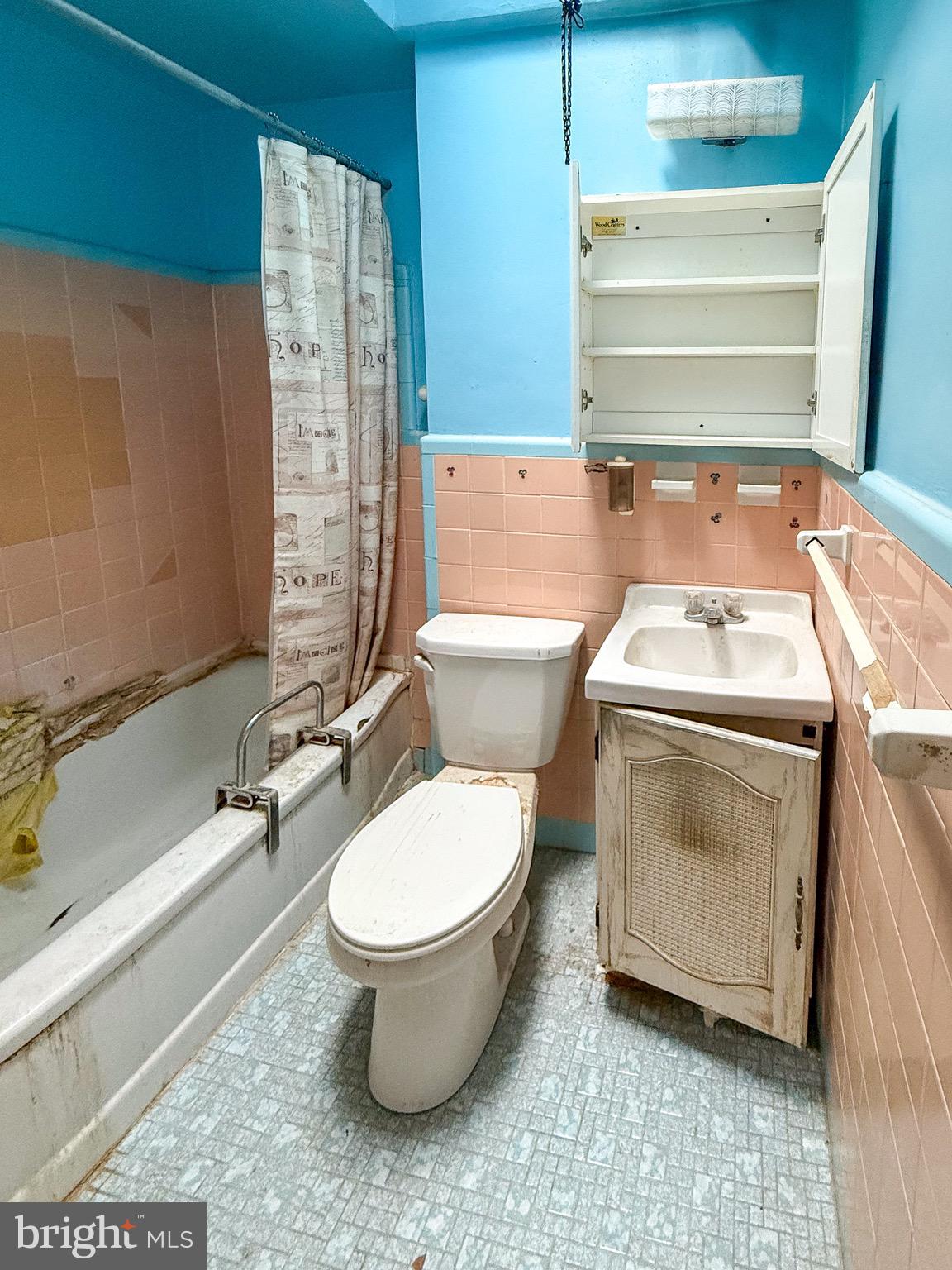 6333 Cottage Street Philadelphia, PA 19135 - Photo 11 of 23 a bathroom with a sink toilet and shower